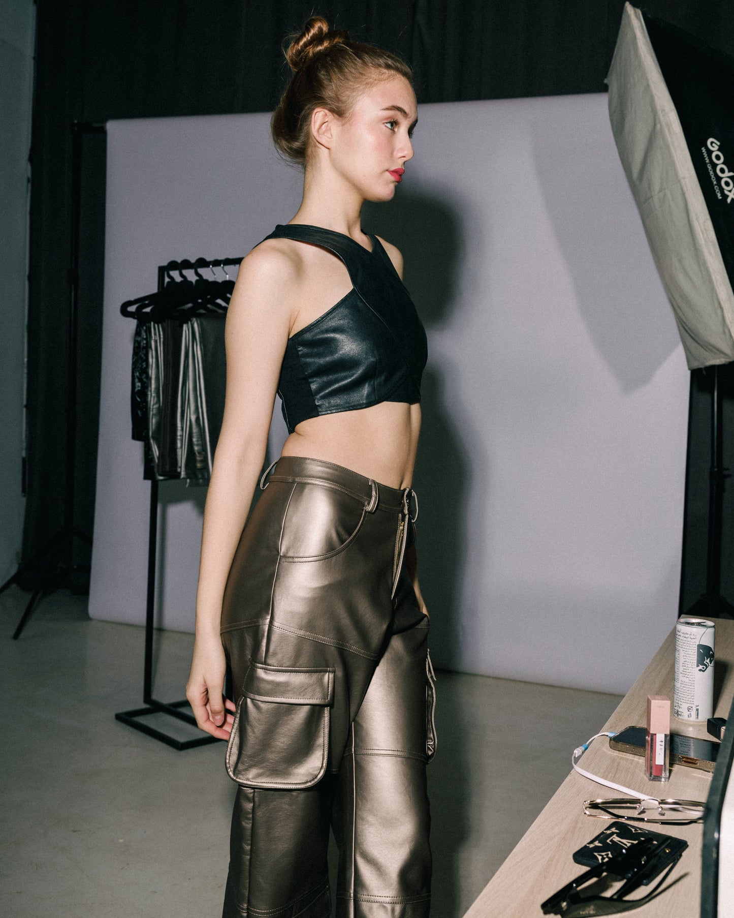 Topstitched gold leather trousers